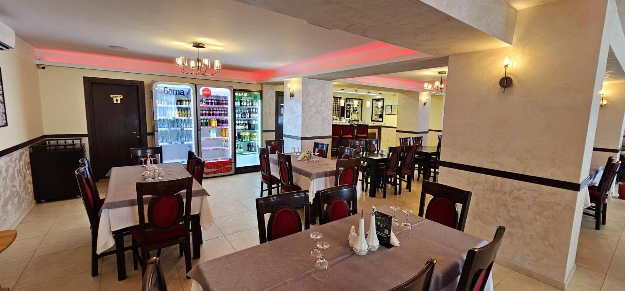 Pensiune Restaurant Pizzerie 2 Pauni Borşa 外观 照片